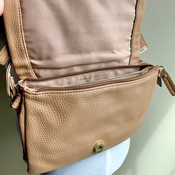 Tutilo Camel Crossbody Bag - Picture 4 of 10